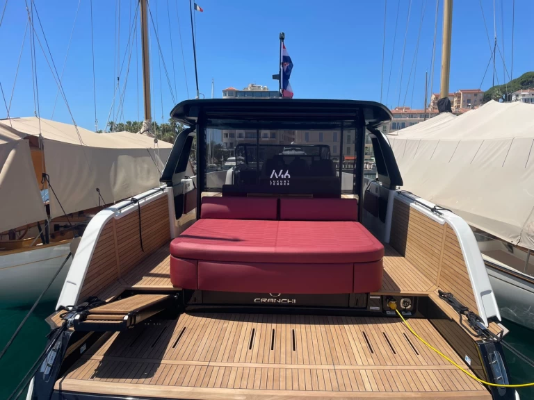 Cranchi Cranchi A 46 jednotlivci a charterové společnosti v Cannes