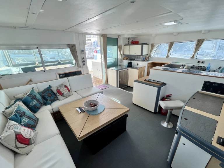 Katamarán k pronájmu v Paleros za nejlepší cenu