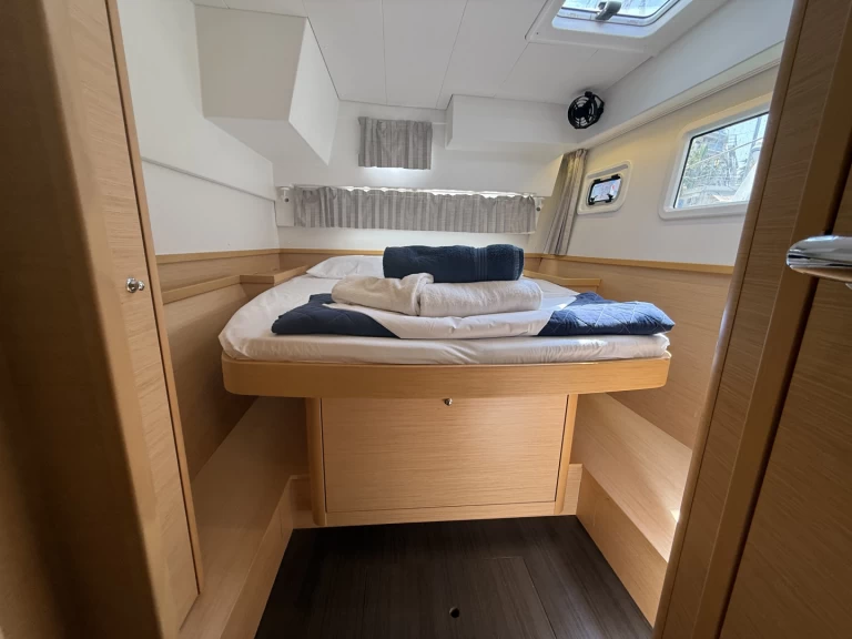 Pronájem jachty v Nikiána -Lagoon Lagoon 42, 2020,  Air Condition, Generator, Water maker, Solar panel, Only with skipper, 2 SUP offered free na Samboatu