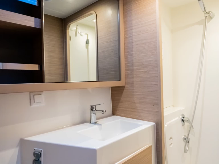 Pronájem lodi Tivat lákavé ceny Lagoon 42