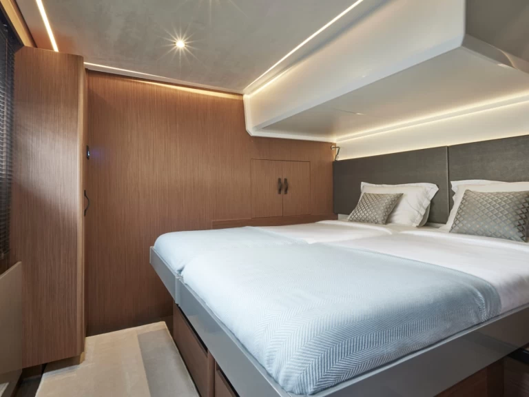 Pronajmout Motorová loď se skipperem či ne Prestige v Dubrovník