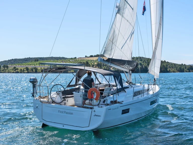 Pronajmout si Bénéteau Oceanis 40.1 v Skradin