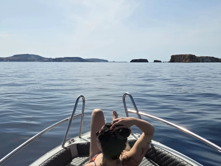 Pronájem lodi Isatek Cobra 495 v Mílos na Samboatu