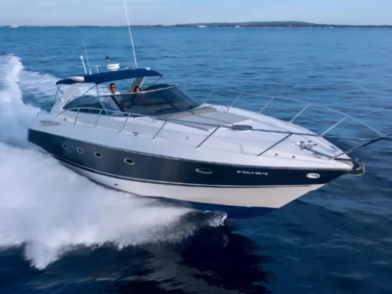 Pronájem lodi Ibiza Town lákavé ceny Camargue 50