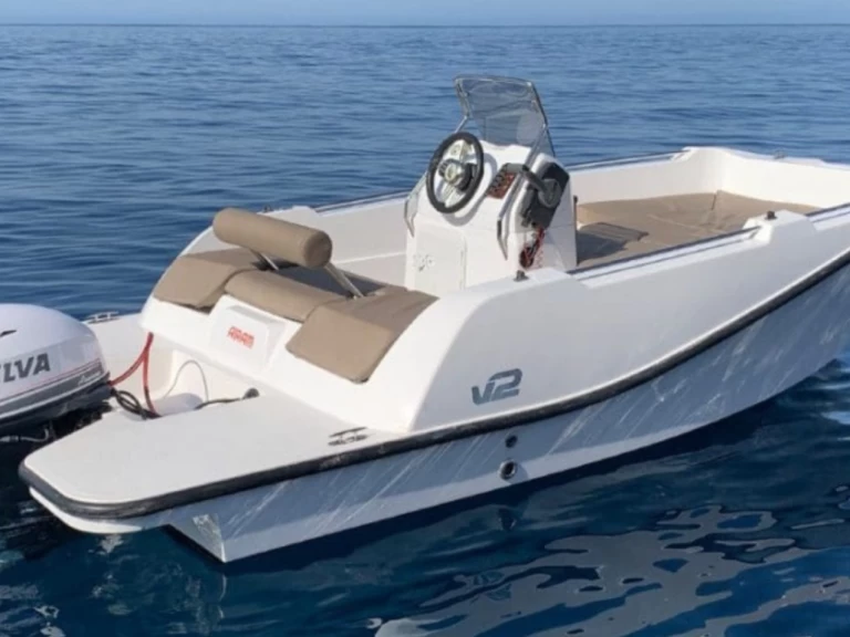 V2 BOATS 5.0 SPORT jednotlivci a charterové společnosti v Torrevieja