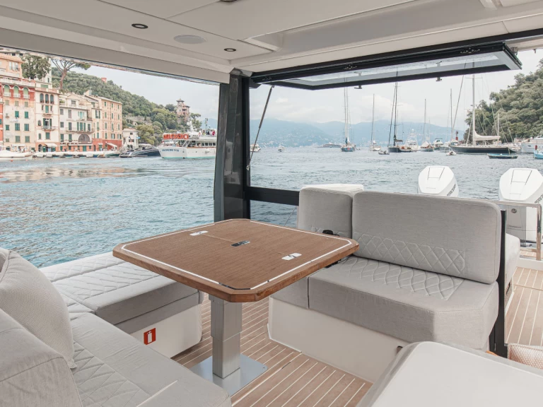 Pronajmout Motorová loď se skipperem či ne Saxdor v Alyki