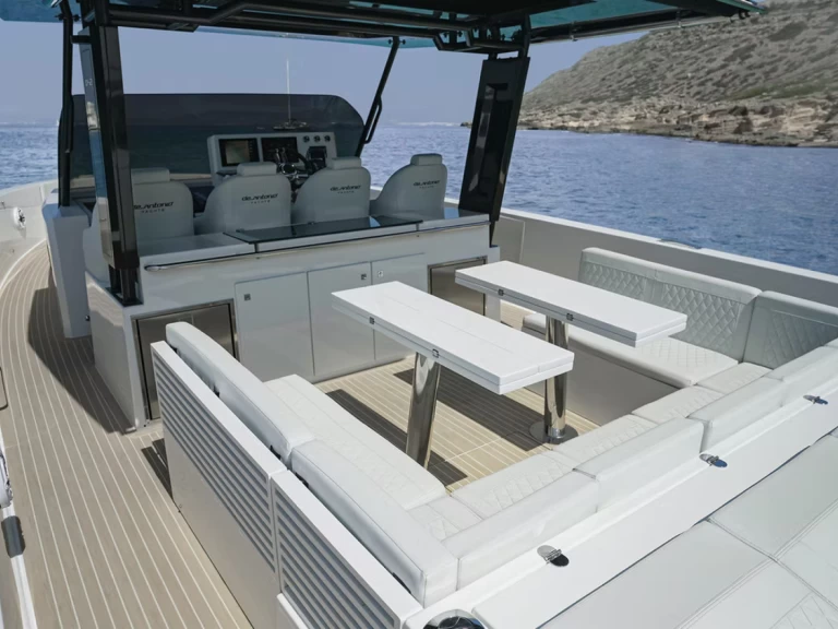 Pronajmout Motorová loď se skipperem či ne De Antonio v Alyki