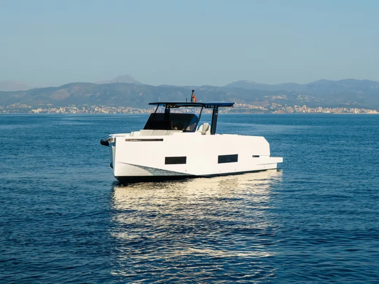 Pronájem Motorová loď De Antonio s licencí