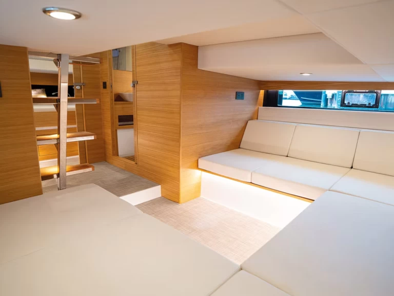 Motorová loď k pronájmu v Alyki za nejlepší cenu