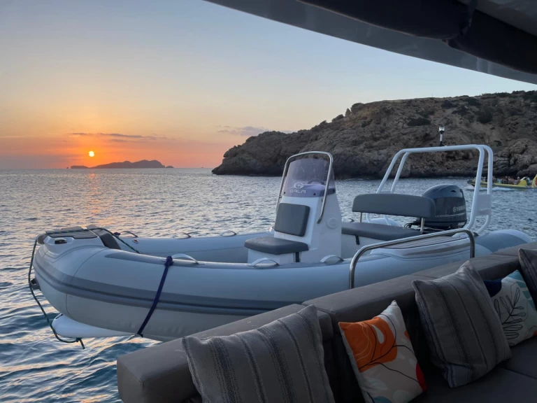 Pronájem Katamarán Lagoon s licencí