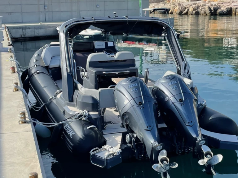 Pronájem Polotuhá loď Zodiac s licencí