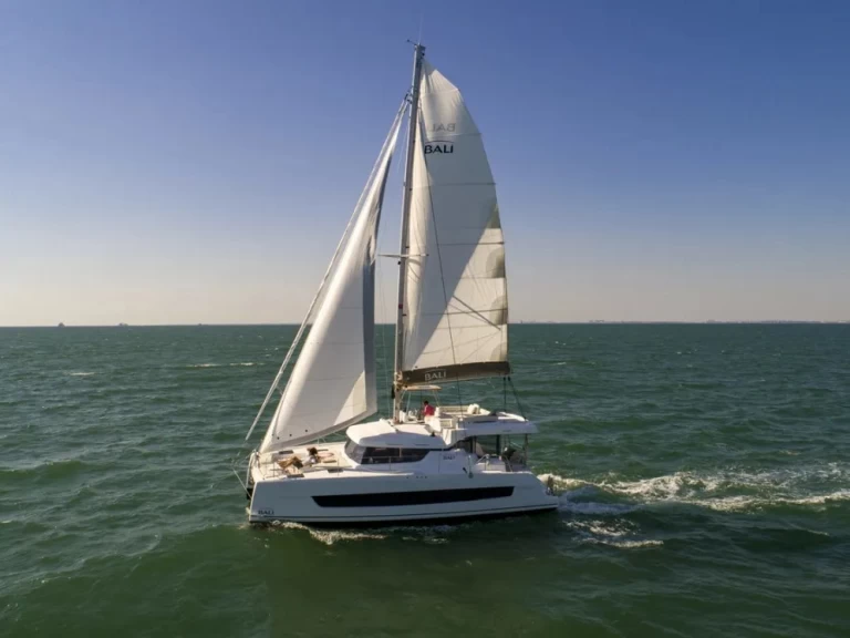 Pronájem Katamarán Bali s licencí