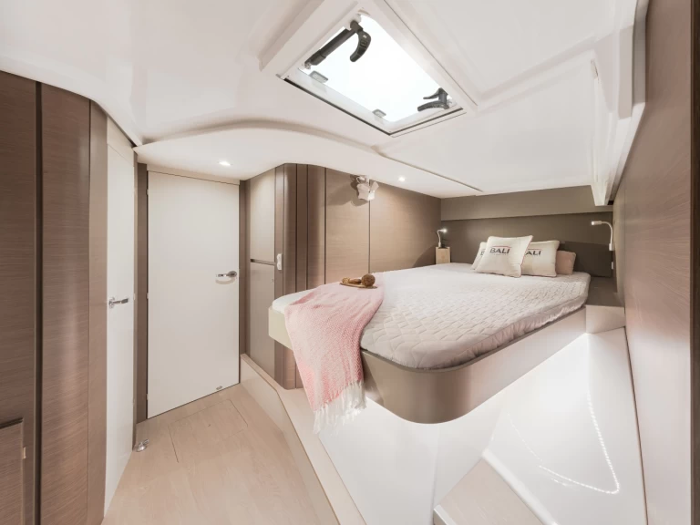 Pronajmout si Bali Bali Catspace Voile v Ibiza Town