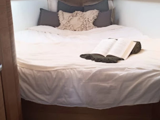 Elan Impression 40.1 jednotlivci a charterové společnosti v Ibiza Town