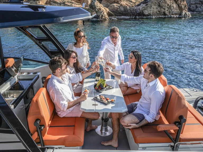 Pronajmout si Saxdor Saxdor 320 GTO v Ibiza Town