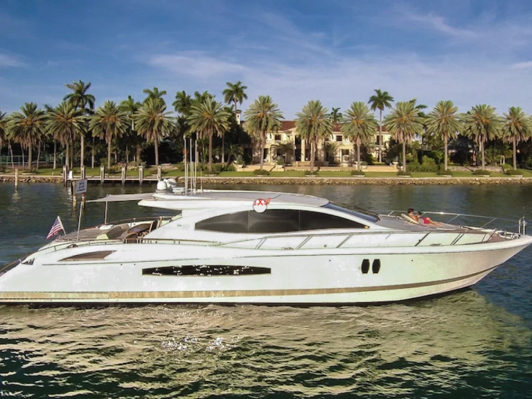 Pronajmout si Lazzara 75 LSX  v Miami Beach Marina