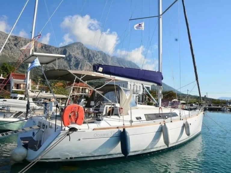Pronajmout si Bénéteau Oceanis 37 v Paleros