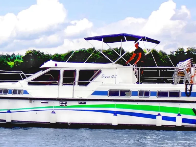 Pronájem lodi Lübz lákavé ceny Tarpon 42 N