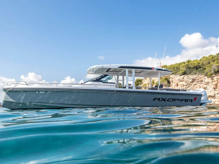 Pronájem lodi Chaniá lákavé ceny Axopar 37 Sun-Top