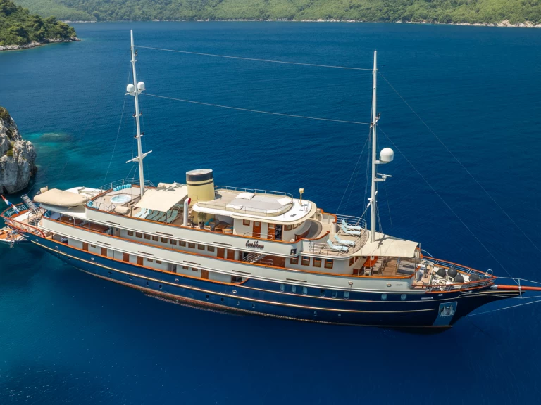 Pronajmout Jachta se skipperem či ne  v Trogir