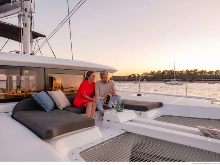 Pronájem lodi Anse Marcel lákavé ceny Lagoon 46