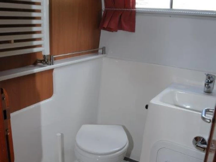 Pronájem lodi Lübz lákavé ceny Tarpon 42 TP