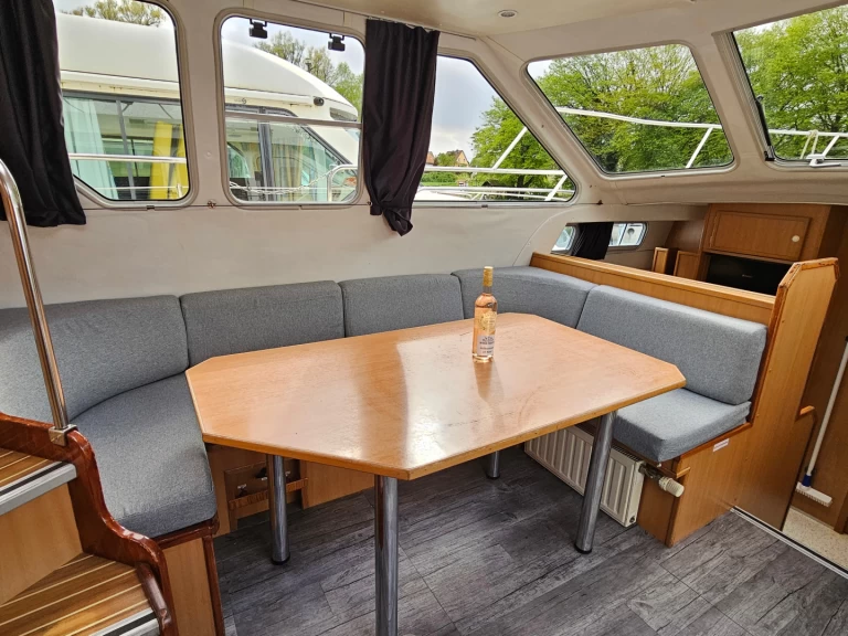 Pronájem lodi Lübz lákavé ceny Tarpon 37 N