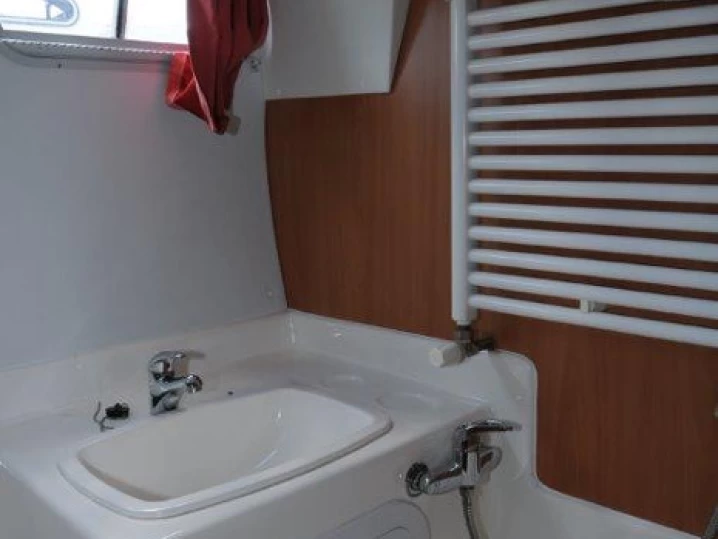 Pronájem lodi Lübz lákavé ceny Tarpon 42 N