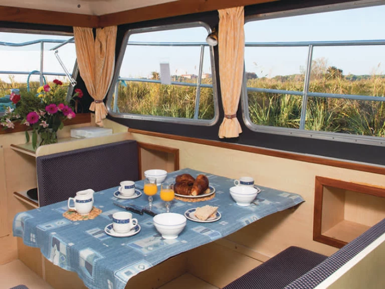 Pronájem Motorová loď v Fontenoy-le-Château -Le Boat Sheba