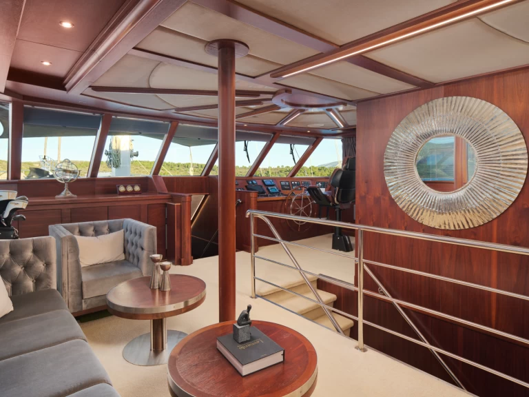 Pronájem lodi  Luxury motor sailer v Split na Samboatu