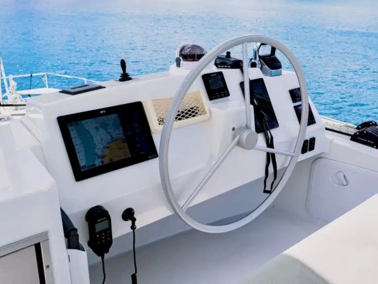 Pronajmout si Bali Bali 5.4 v Raiatea Island