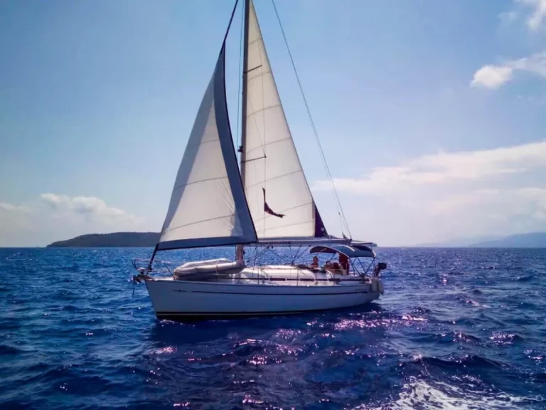 Pronájem lodi Nikiána lákavé ceny Bavaria 33 Cruiser
