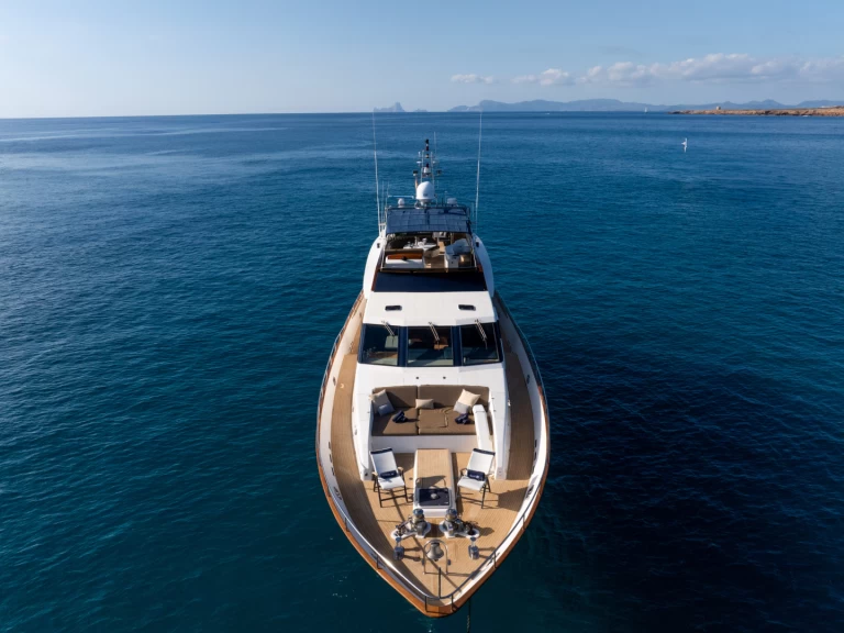 Pronájem lodi Ibiza Magna lákavé ceny Guy Couach 2800