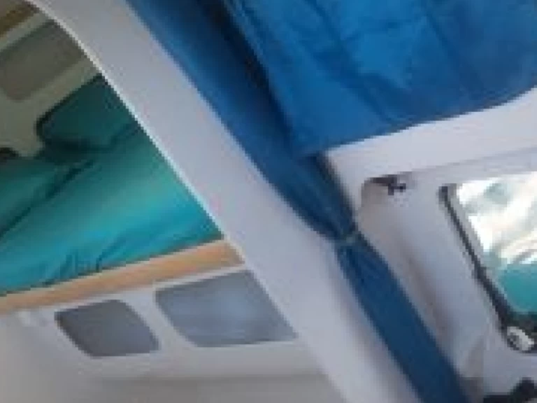 Pronájem Katamarán Outremer s licencí