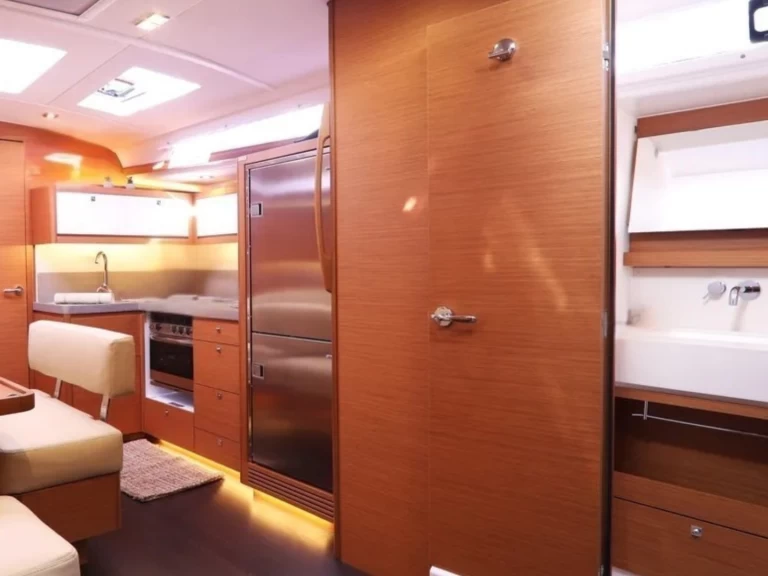 Pronájem lodi Palermo lákavé ceny Dufour 470