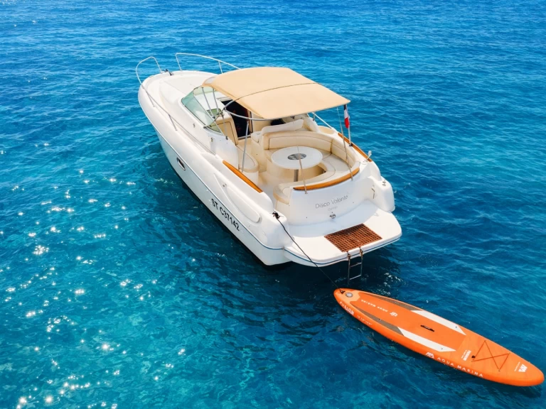 Jeanneau Leader 805 jednotlivci a charterové společnosti v Cannes