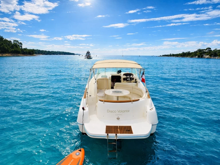 Pronájem lodi Cannes lákavé ceny Leader 805