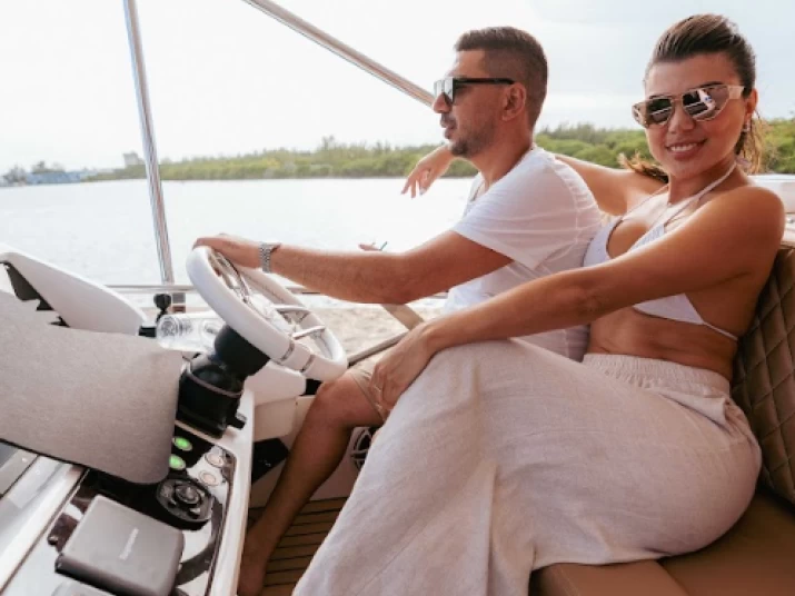 Pronájem lodi Miami Beach lákavé ceny Manhattan 70