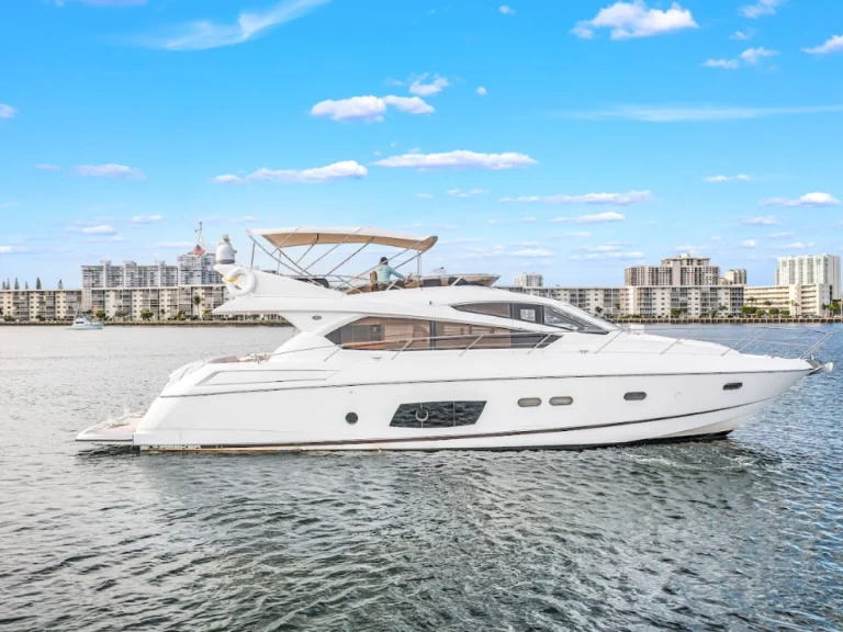Pronájem lodi Sunseeker Manhattan 70 v Miami Beach na Samboatu