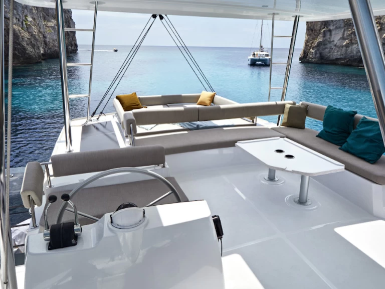 Bali Bali 4.8 (5+1 cab) jednotlivci a charterové společnosti v Lavrio