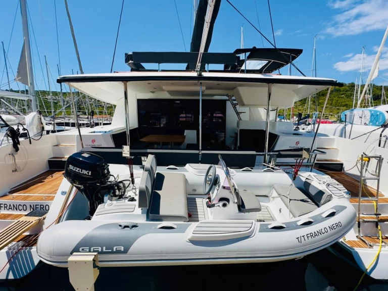 Pronajmout si Fountaine Pajot Saba 50 v Primošten 