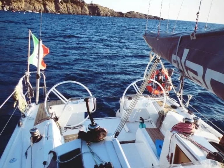 Pronajmout si Elan E3 v Porto Antico di Genova