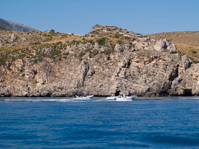 Pronájem Motorová loď bluline cantiere tancredi s licencí