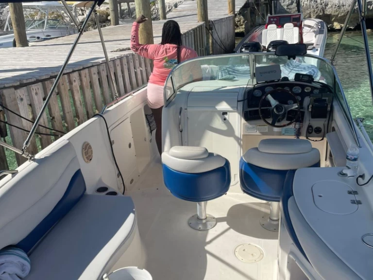 Hurricane deck boat  260 jednotlivci a charterové společnosti v Nassau