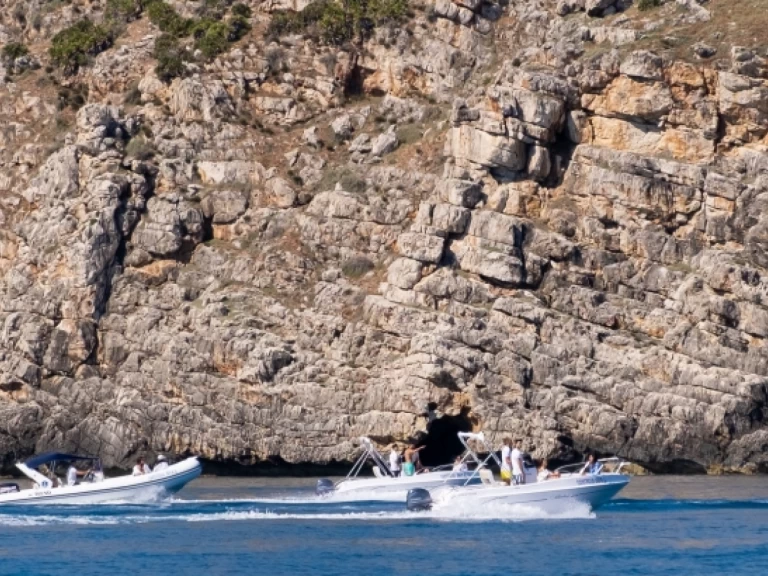 Pronájem Motorová loď Gozzo s licencí