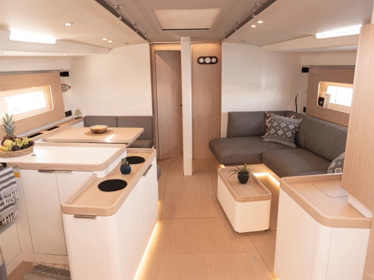 Bénéteau First Yacht 53 jednotlivci a charterové společnosti v Lavrio