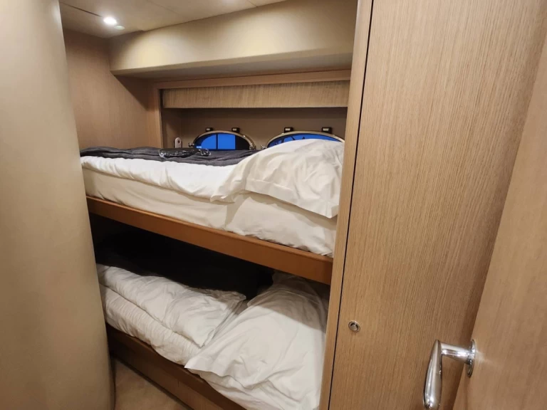 Jachta k pronájmu v Podstrana za nejlepší cenu