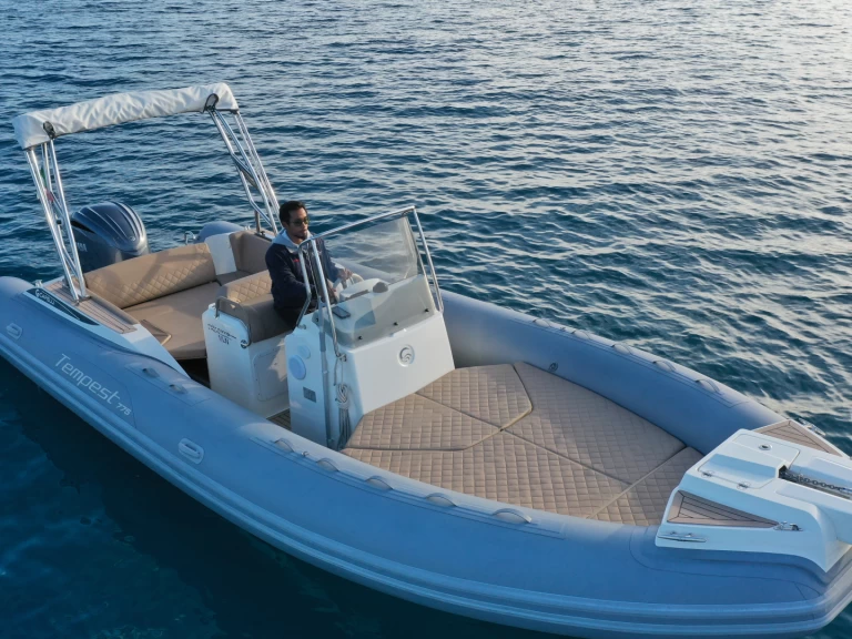 Polotuhá loď k pronájmu v Santa Margherita Ligure za nejlepší cenu