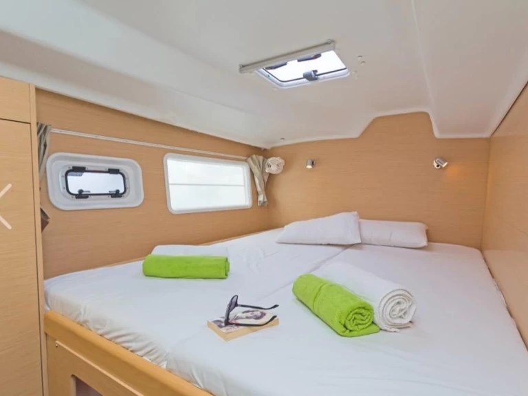 Pronájem lodi Ibiza Town lákavé ceny Lagoon 380 S2