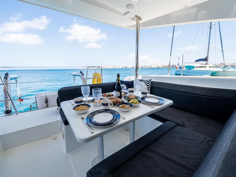 Pronajmout Katamarán se skipperem či ne Lagoon v Ta' Xbiex